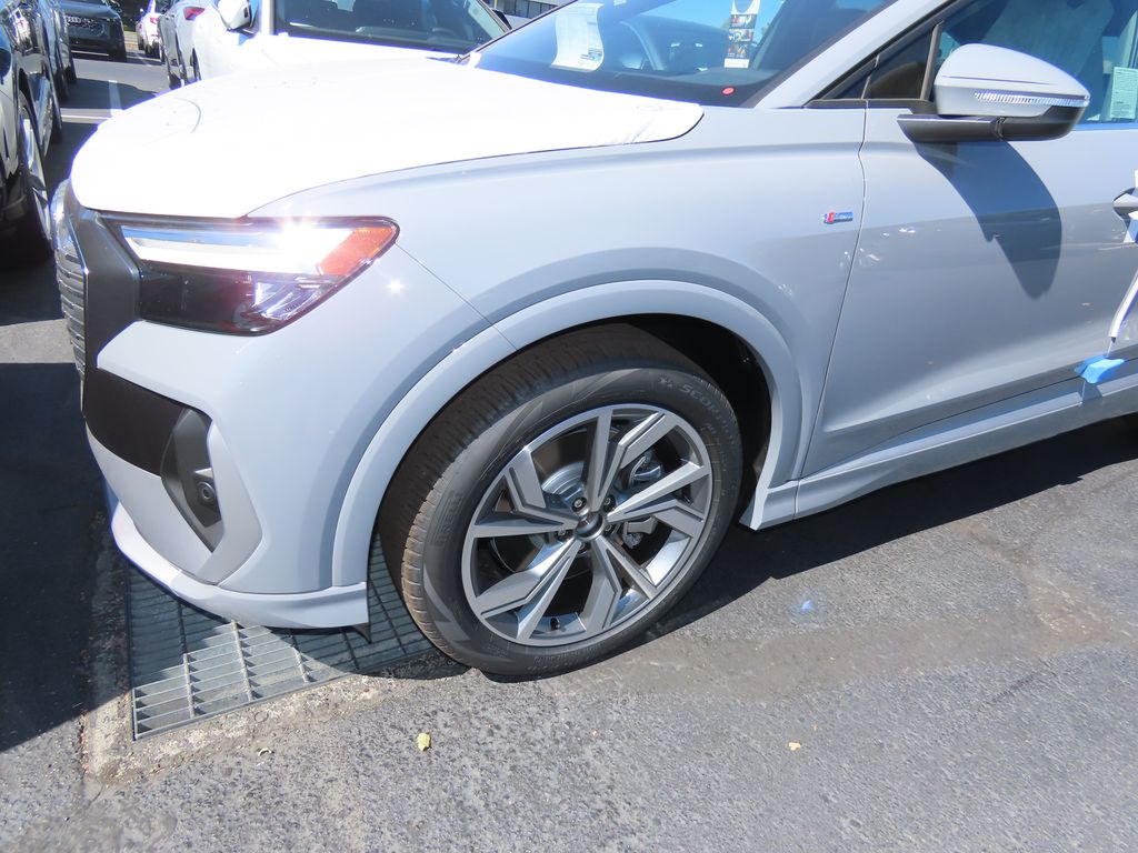 Thumbnail: 2025 Audi Q4 e-tron - 2