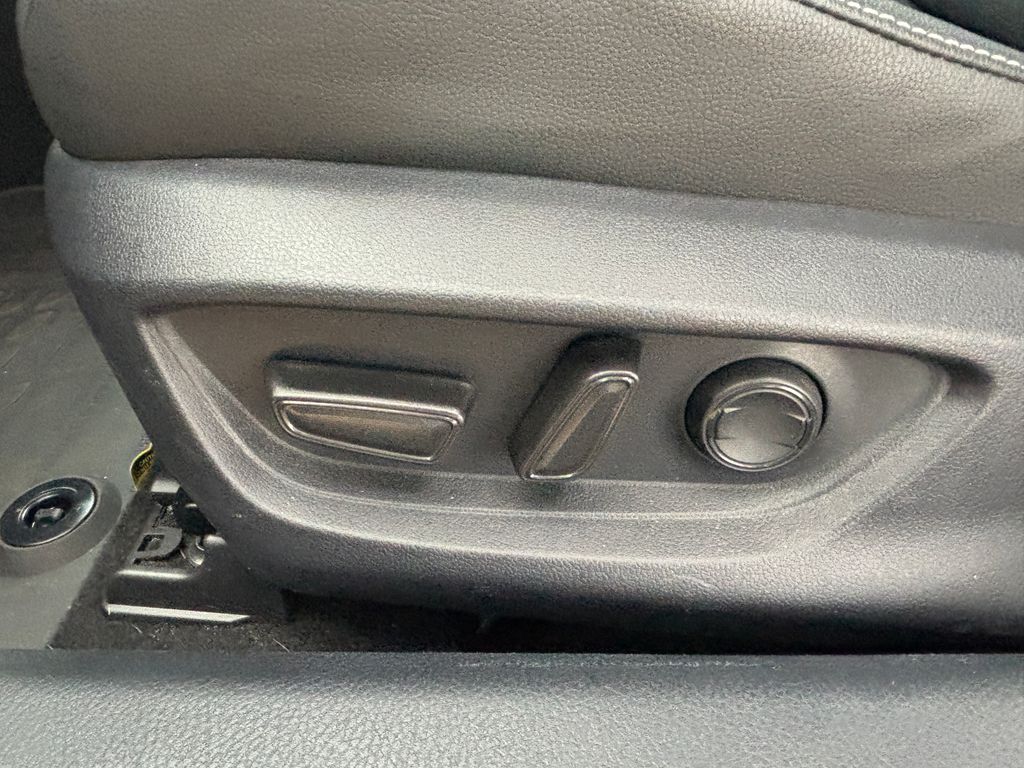 Thumbnail: 2025 Toyota Camry - 25