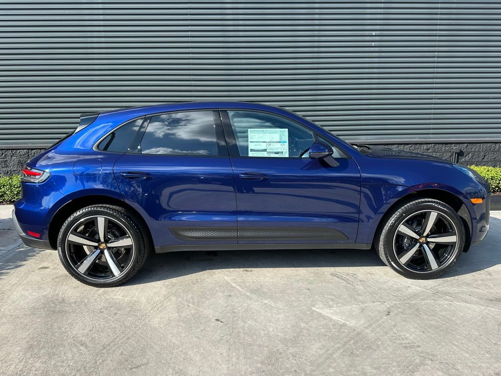 Thumbnail: 2026 Porsche Macan - 10