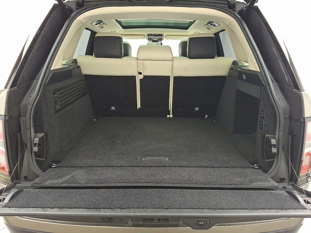 Thumbnail: 2022 Land Rover Range Rover - 31