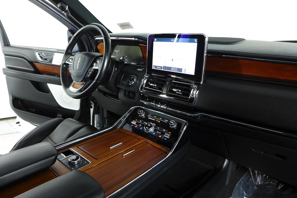 Thumbnail: 2019 Lincoln Navigator - 13