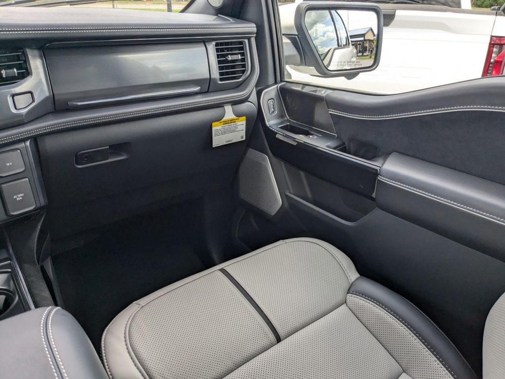 2025 Ford F-150 Lightning Platinum