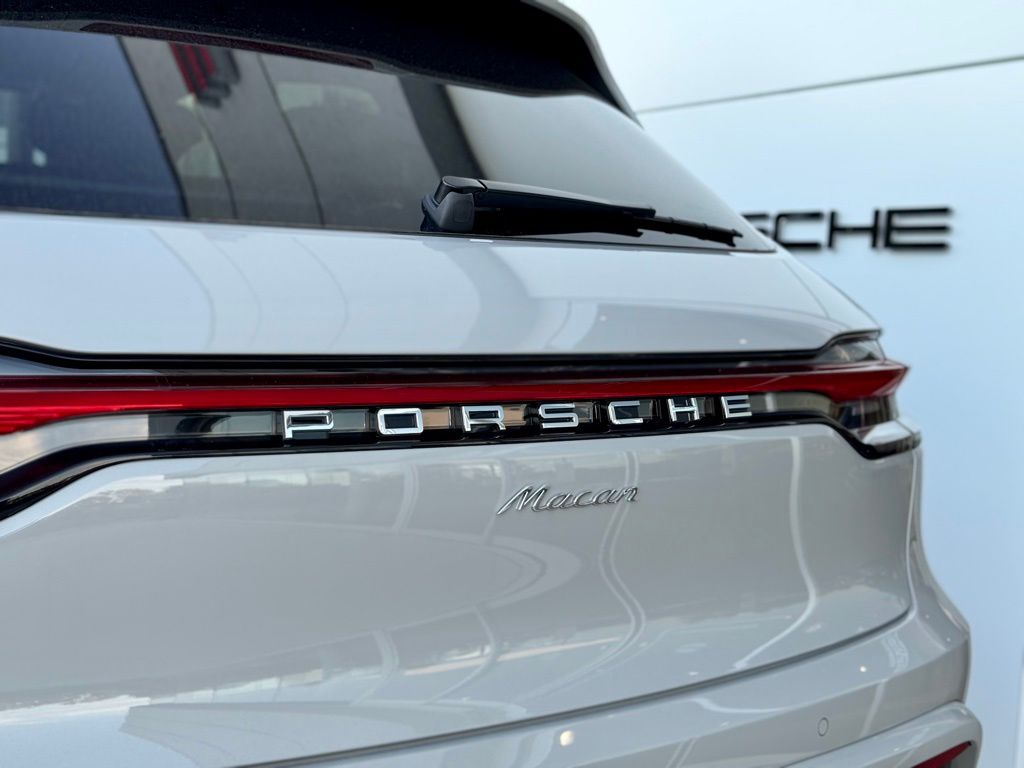 Used 2026  Porsche  image 19