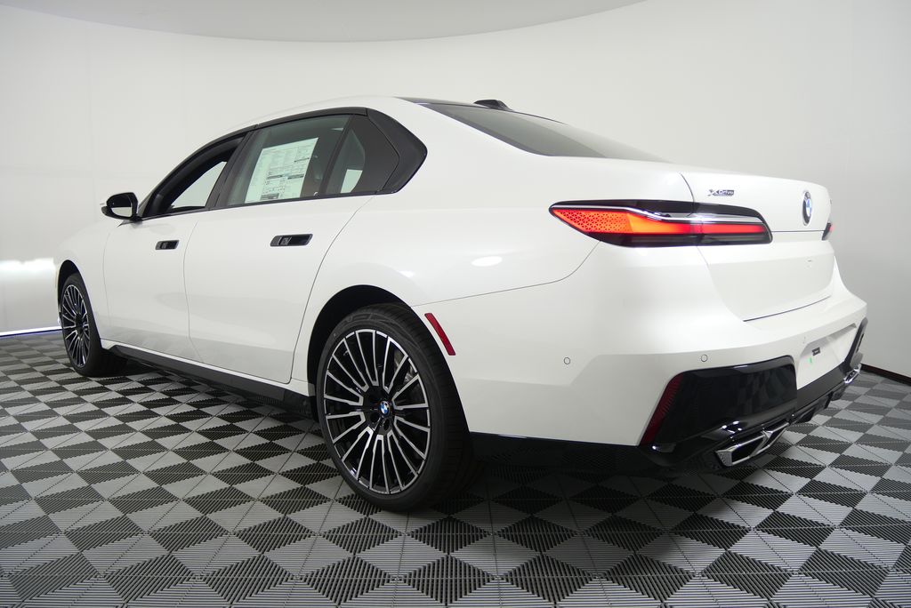 Thumbnail: 2025 BMW 7 Series - 5