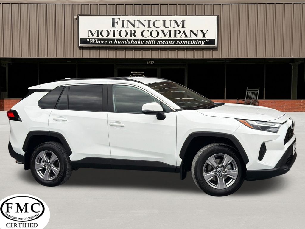 White (Wind Chill Pearl) 2025 Toyota RAV4 XLE FWD SUV / Crossover Front-Wheel Drive 8-Speed Automatic