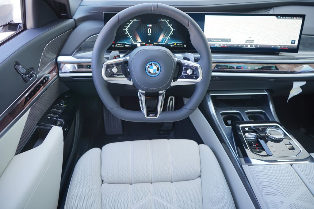 Thumbnail: 2025 BMW 7 Series - 17