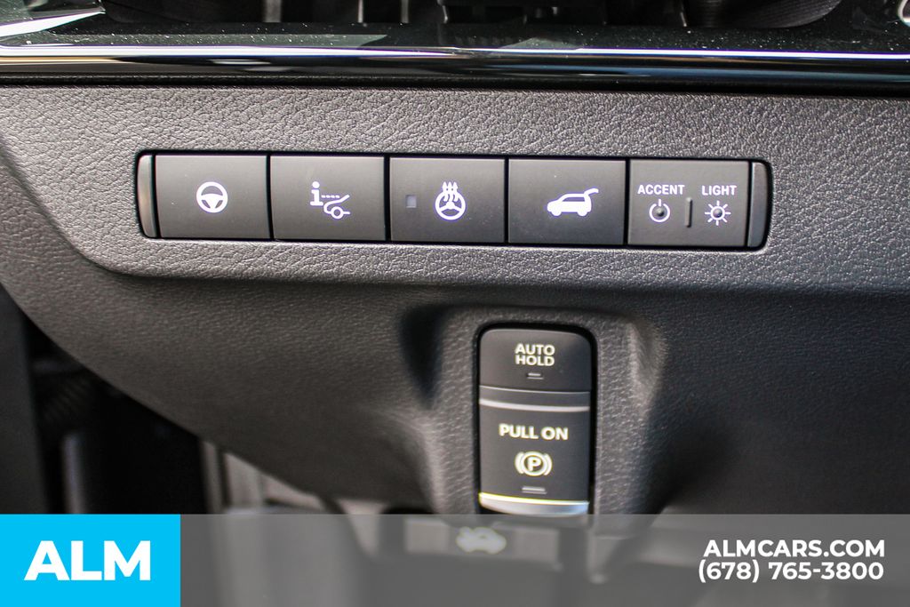 Used 2025 Black Nissan Platinum image 32