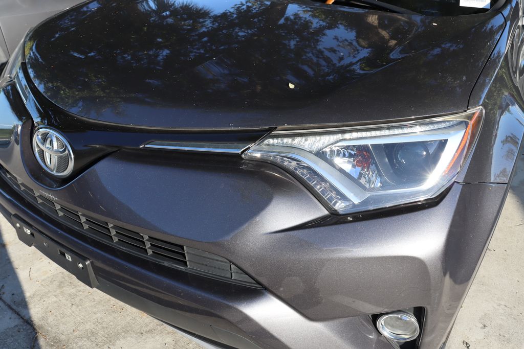 Thumbnail: 2016 Toyota RAV4 - 3