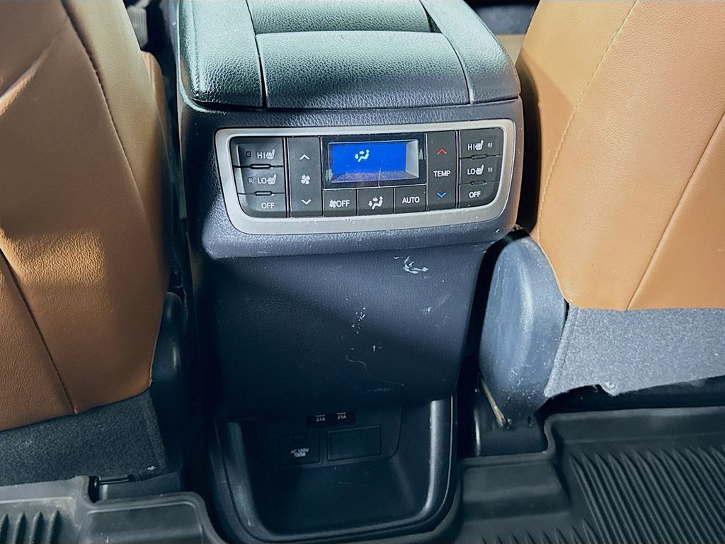 Thumbnail: 2019 Toyota Highlander - 26