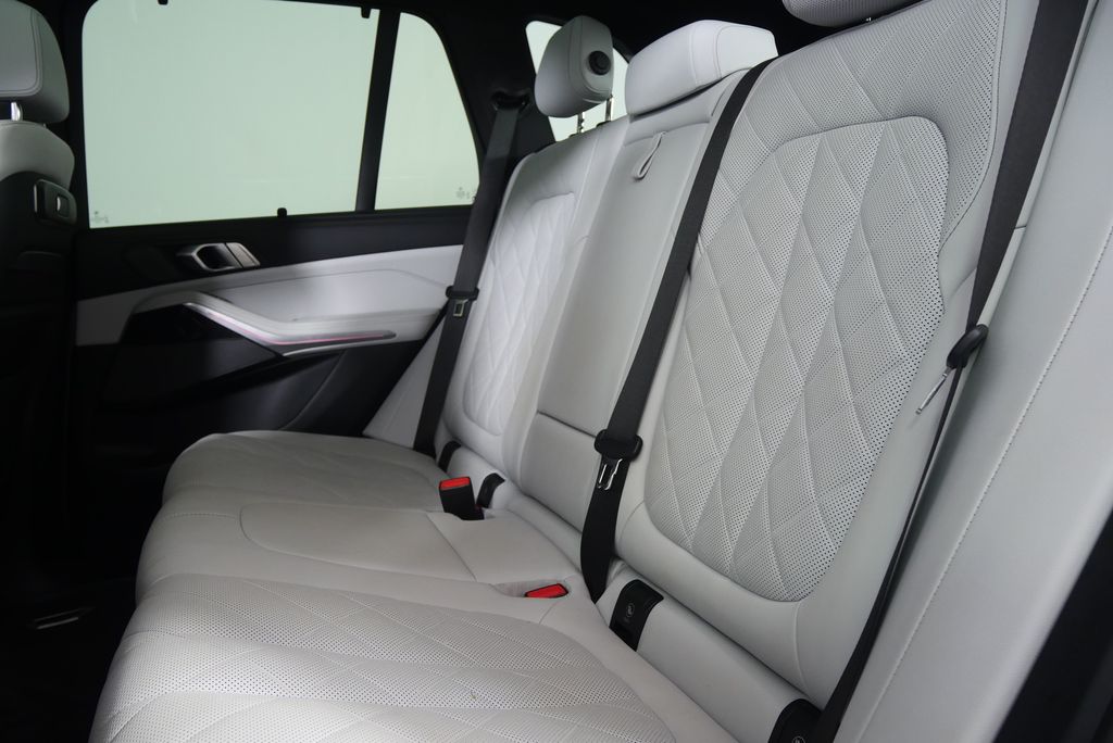 2024 BMW X5 M60i 16
