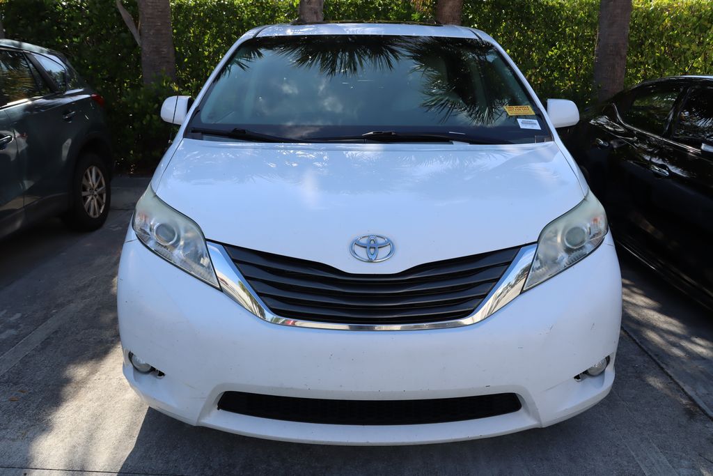 2013 Toyota Sienna XLE 5