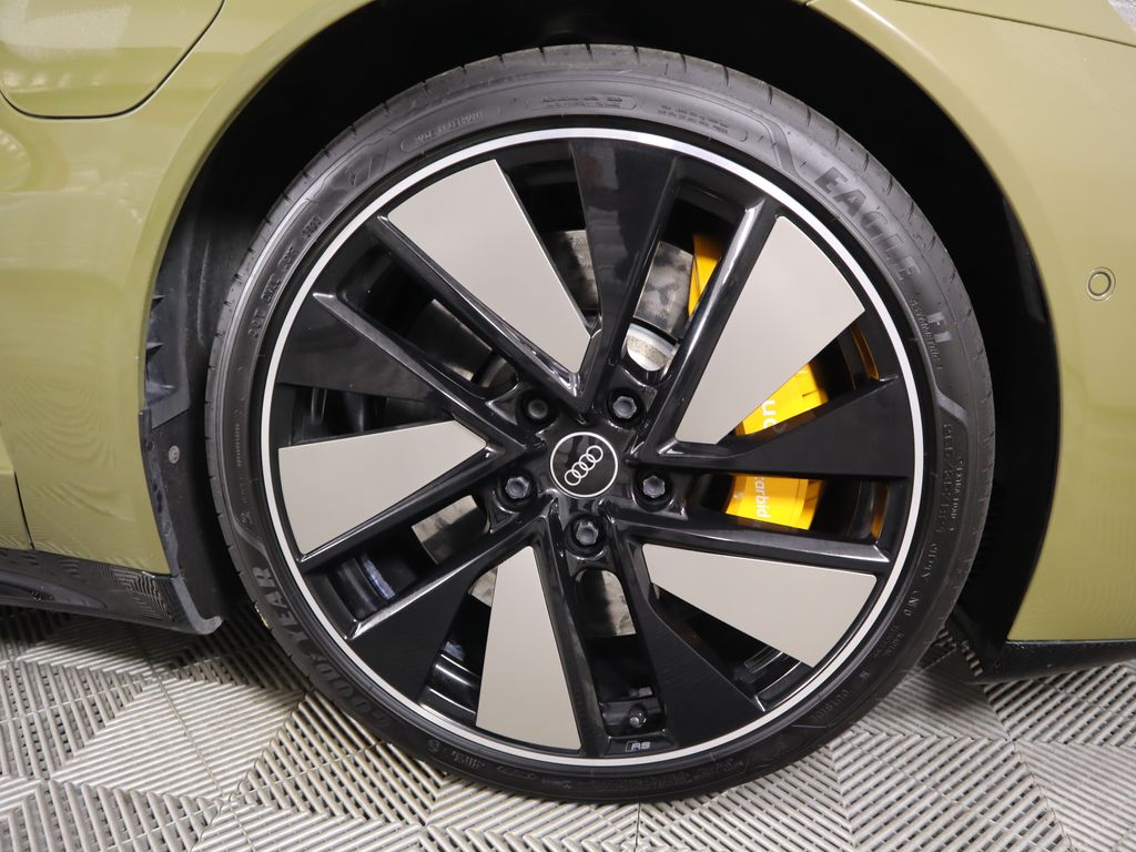 Thumbnail: 2022 Audi RS e-tron GT - 32