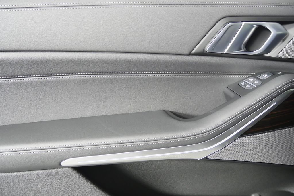 Thumbnail: 2026 BMW X7 - 14