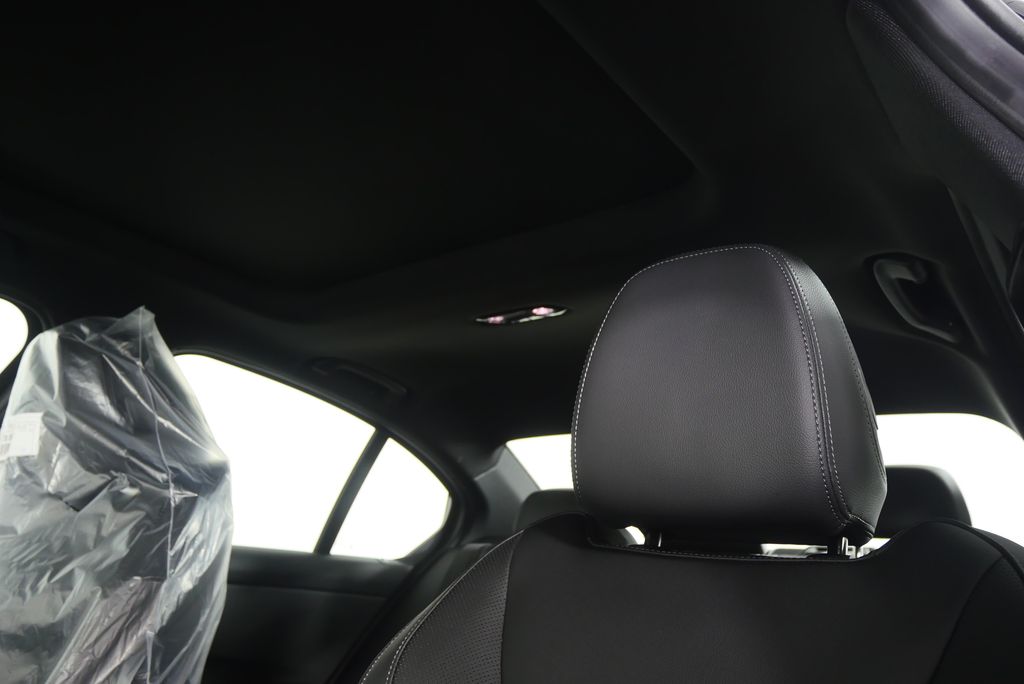 Thumbnail: 2026 BMW 3 Series - 12