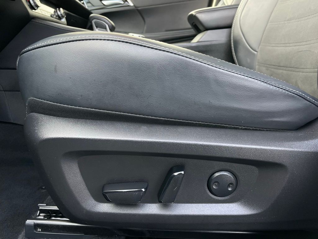 Thumbnail: 2024 Mitsubishi Outlander - 25