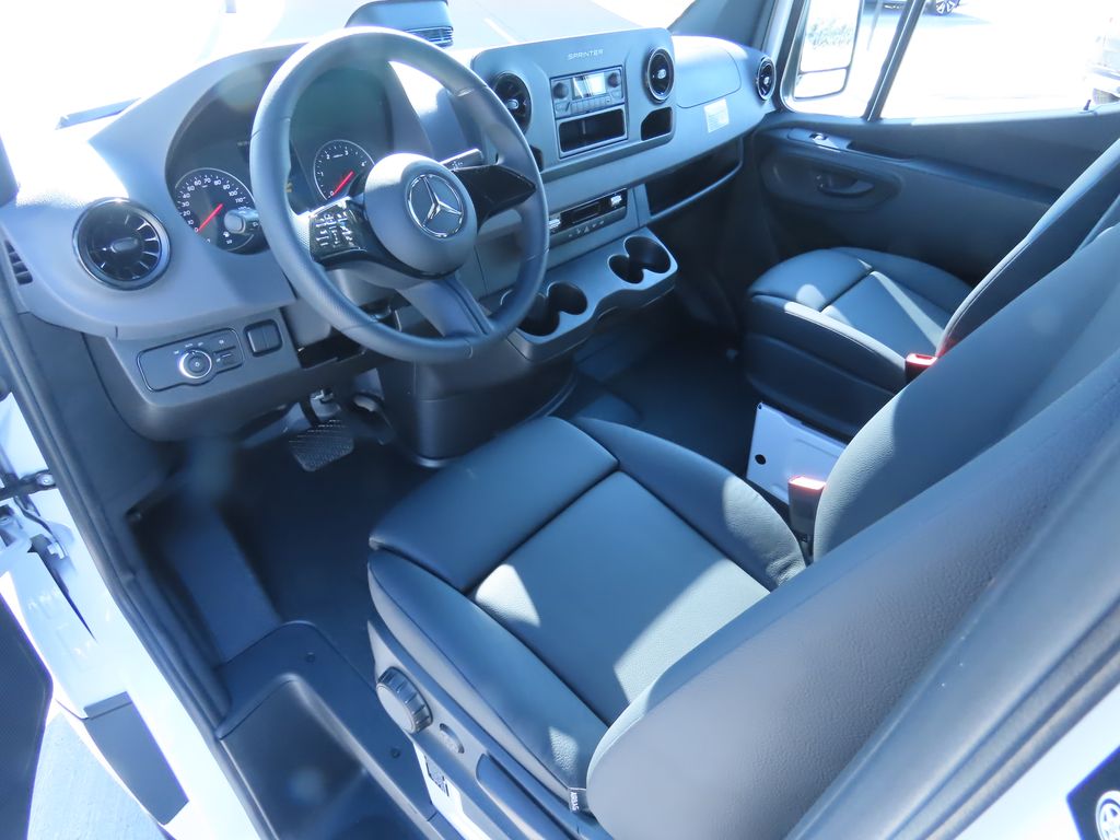 Thumbnail: 2025 Mercedes-Benz Sprinter - 10