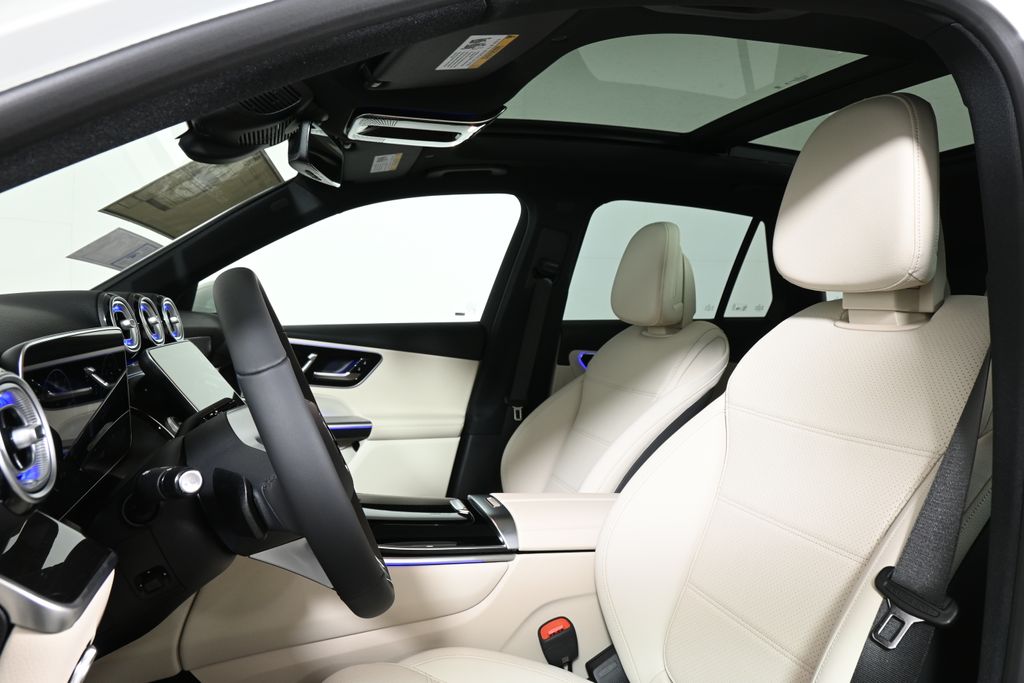 2025 Mercedes-Benz GLC 300 13