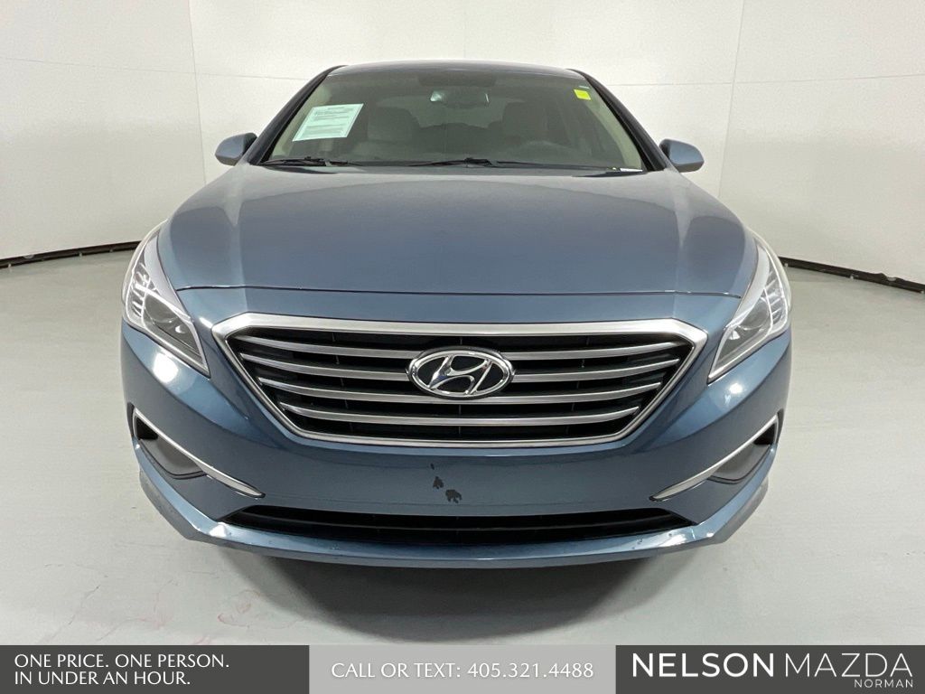Used 2016 Blue Hyundai Base image 2