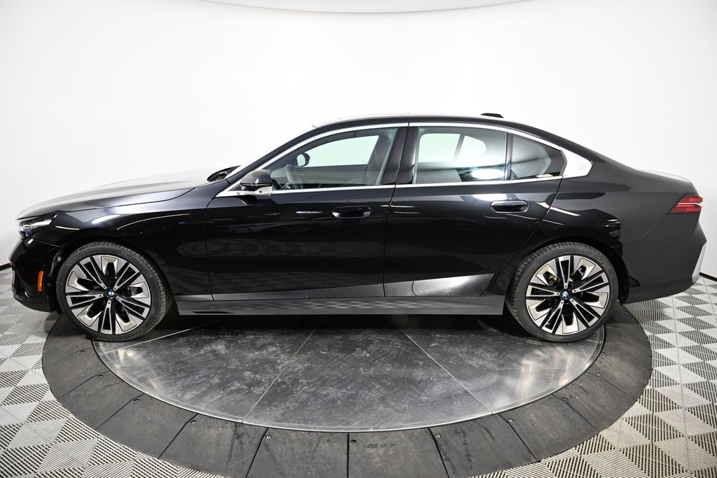 Thumbnail: 2026 BMW 5 Series - 2