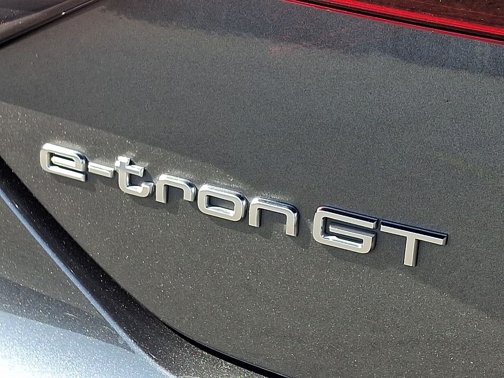 Thumbnail: 2022 Audi e-tron GT - 28