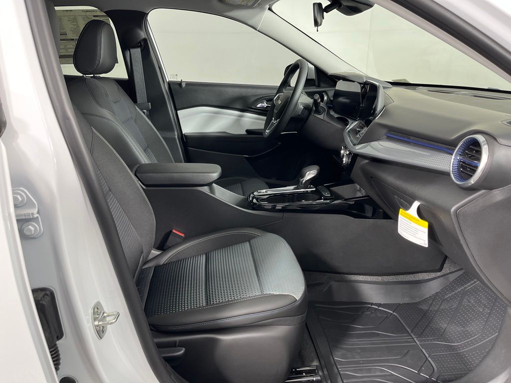 Thumbnail: 2026 Chevrolet Trax - 10