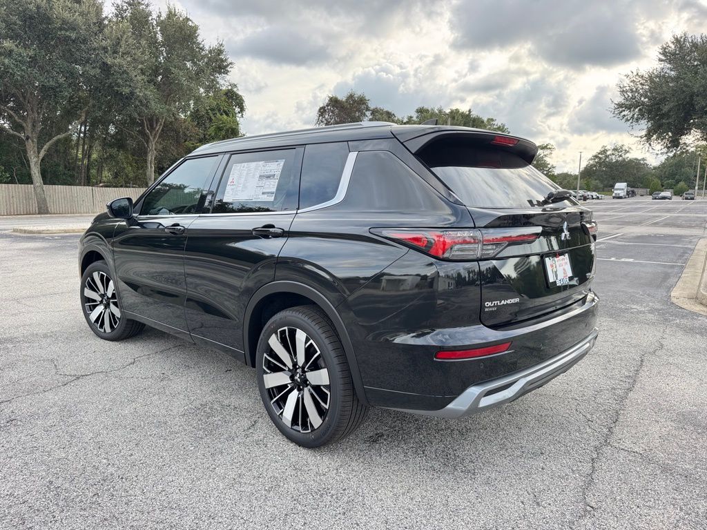 2025 Mitsubishi Outlander SEL photo 4