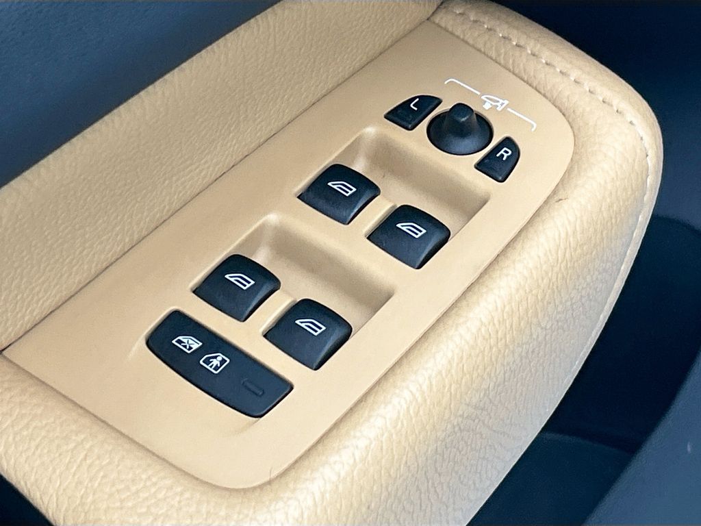 Thumbnail: 2019 Volvo XC60 - 22