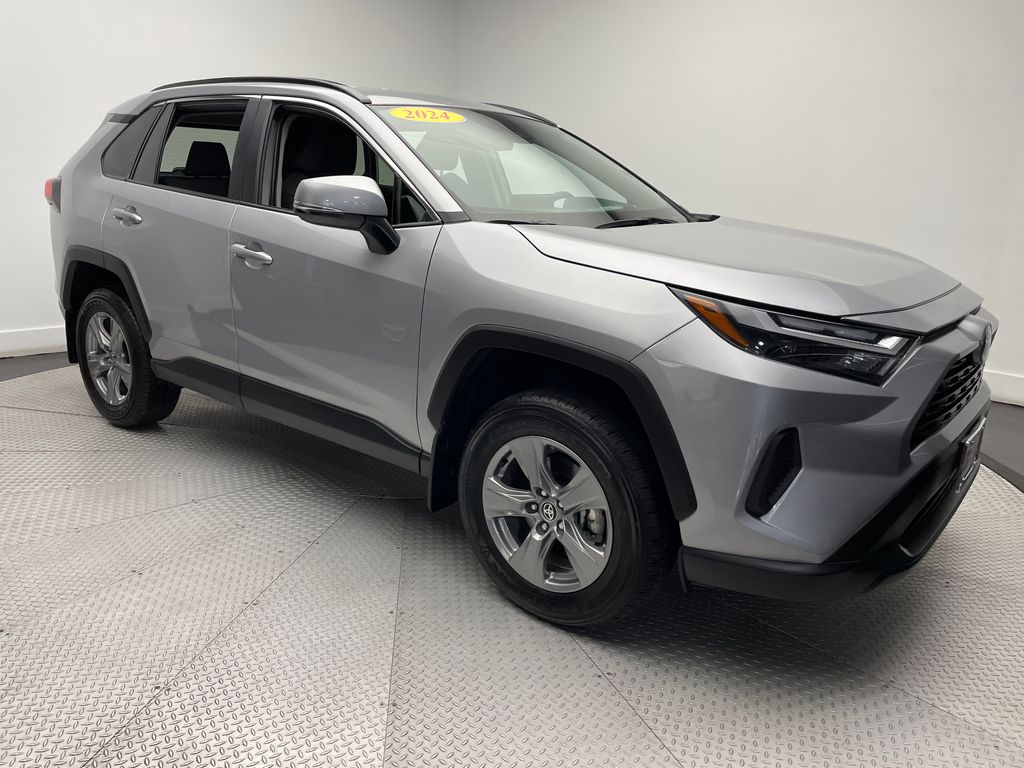 2024 Toyota RAV4 XLE 3