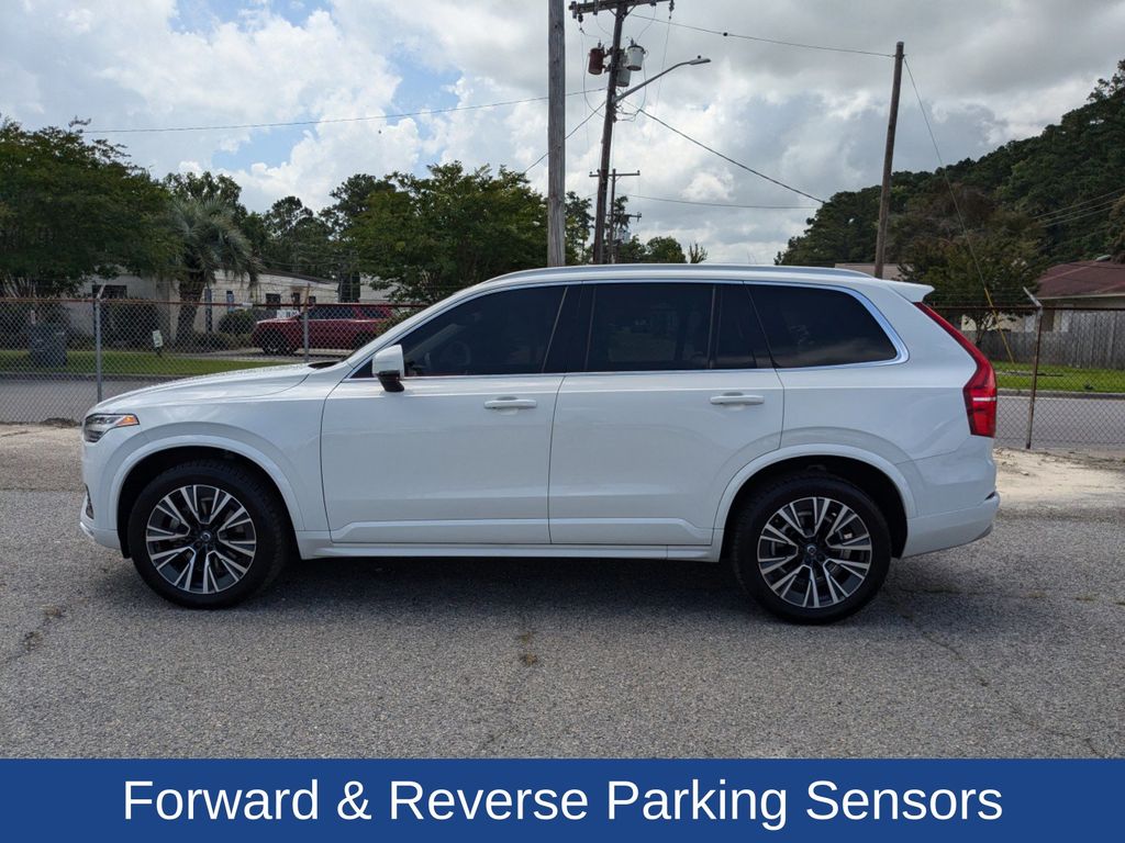 2022 Volvo XC90 T6 Momentum 6-Passenger