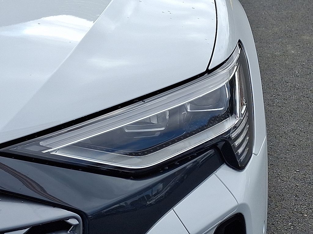 Thumbnail: 2024 Audi Q8 e-tron - 9