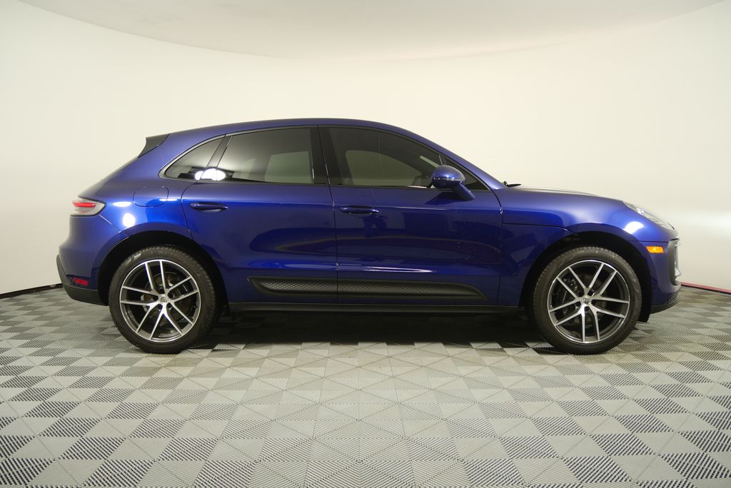 Thumbnail: 2025 Porsche Macan - 2