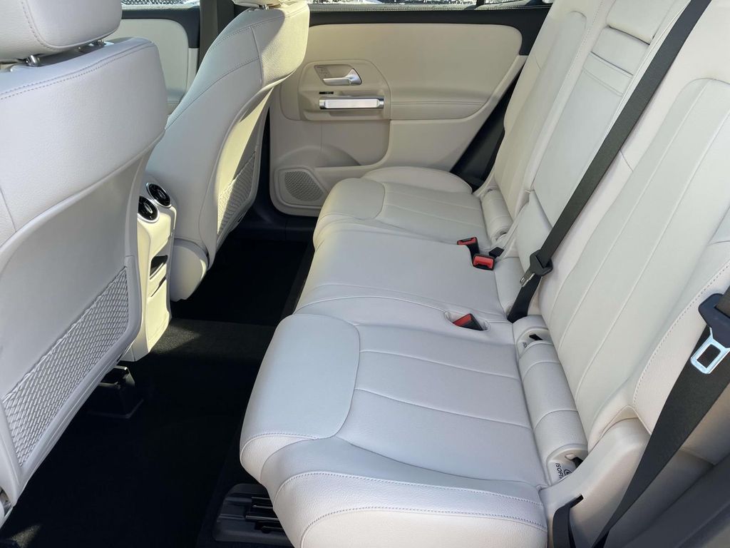 Thumbnail: 2025 Mercedes-Benz GLB - 12