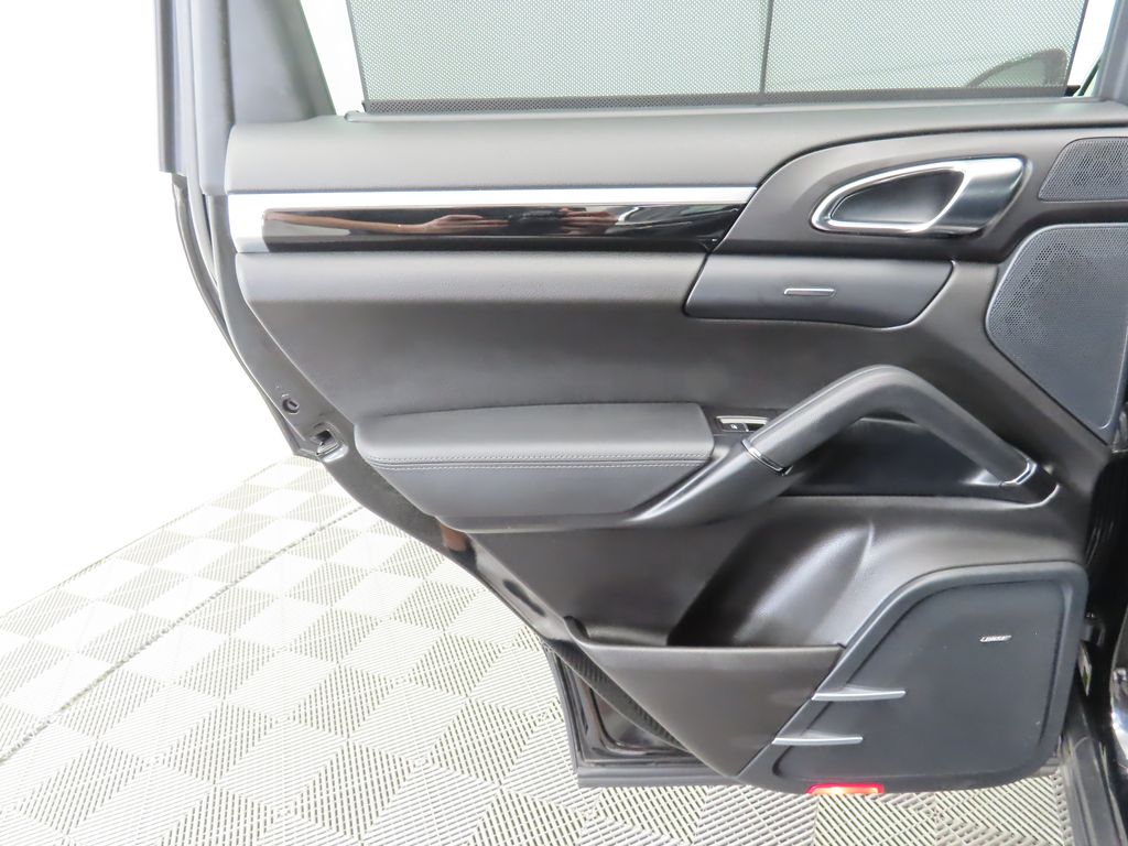 2016 Porsche Cayenne S 26