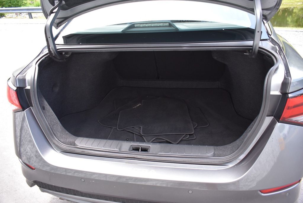 2021 Gun Metallic/Super Black Nissan Sentra SR FWD Sedan