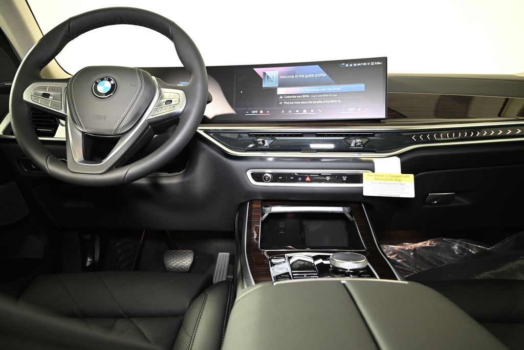 Thumbnail: 2026 BMW X7 - 16