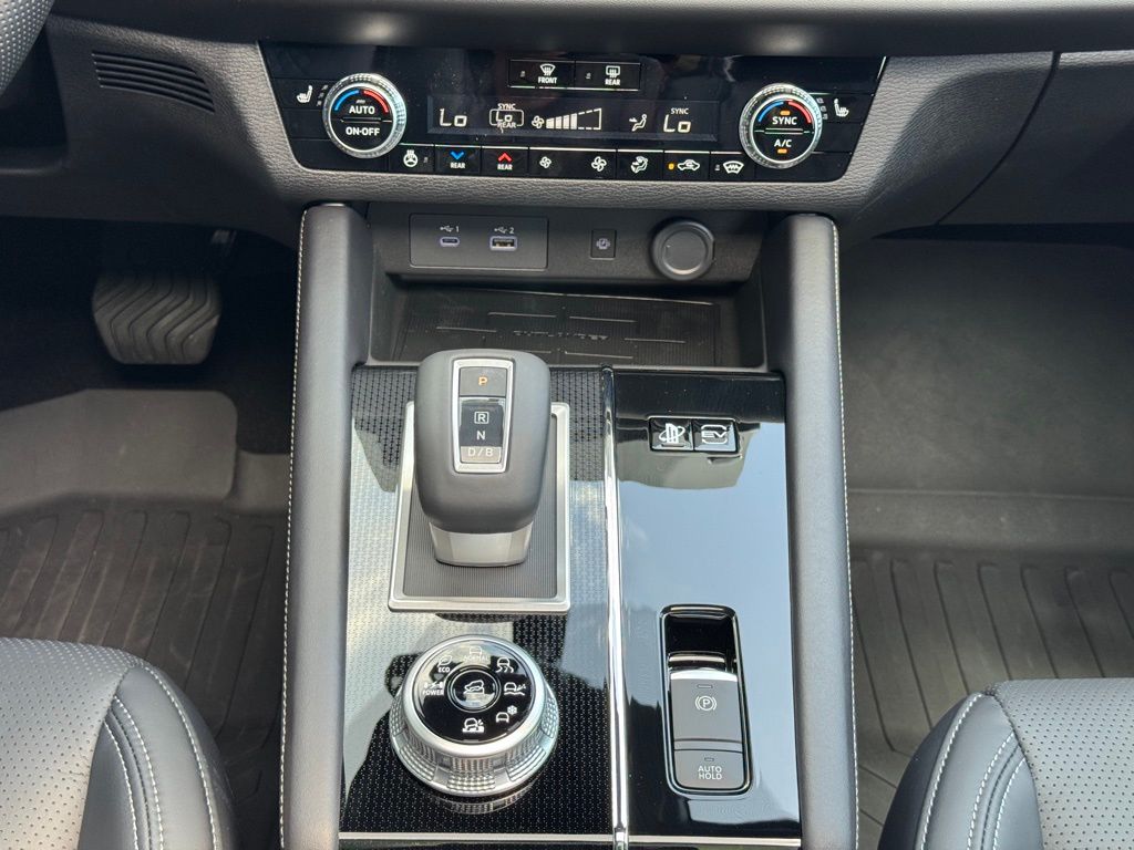 2025 Mitsubishi Outlander PHEV SEL photo 18