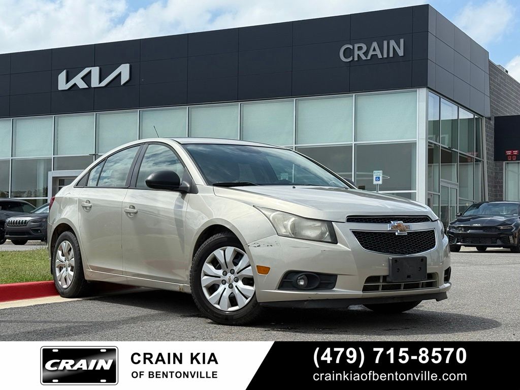 2013 Chevrolet Cruze LS Sedan FWD