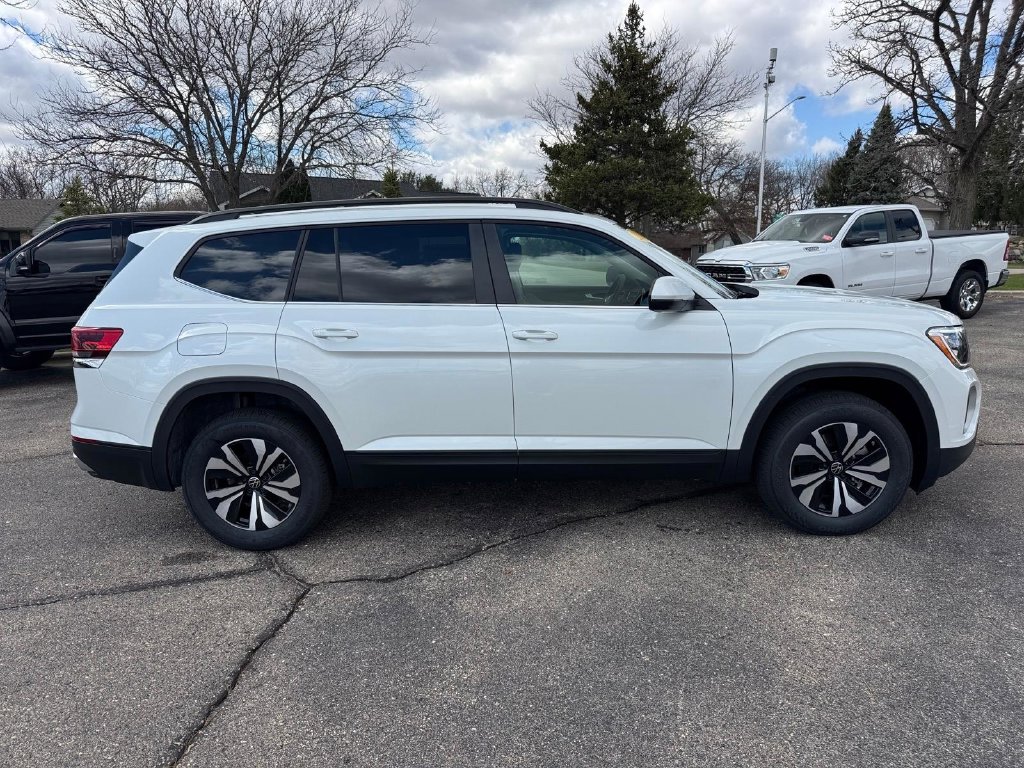 New 2026 Opal White Pearl Volkswagen SE image 2