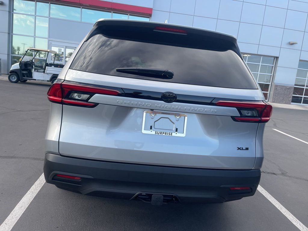 2025 Toyota Grand Highlander XLE 13