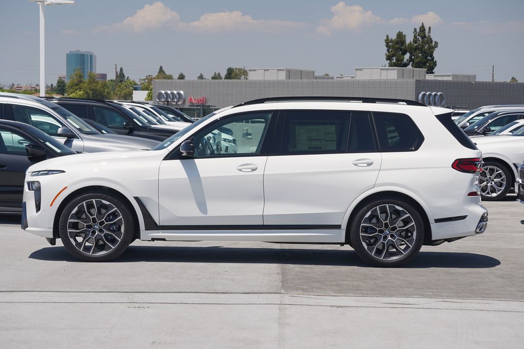 2025 BMW X7 M60i 4