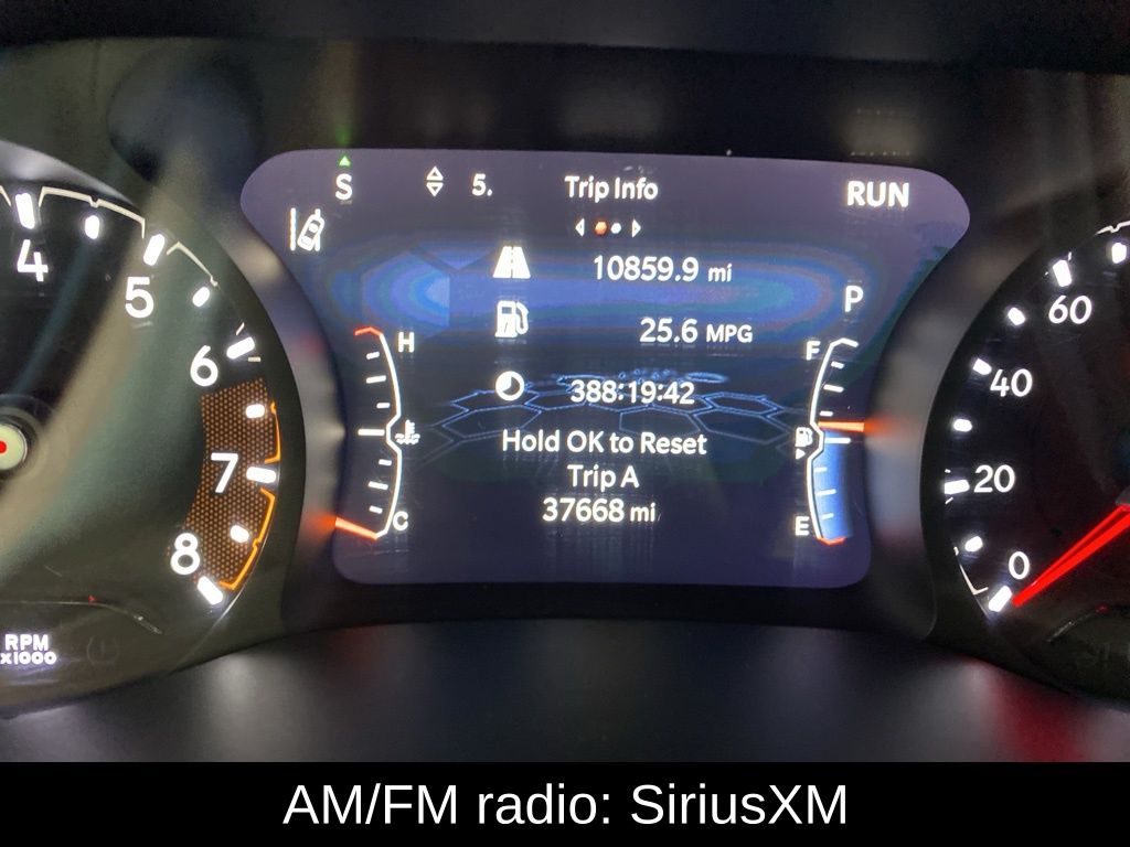 Used 2025 Silver Jeep Limited image 4