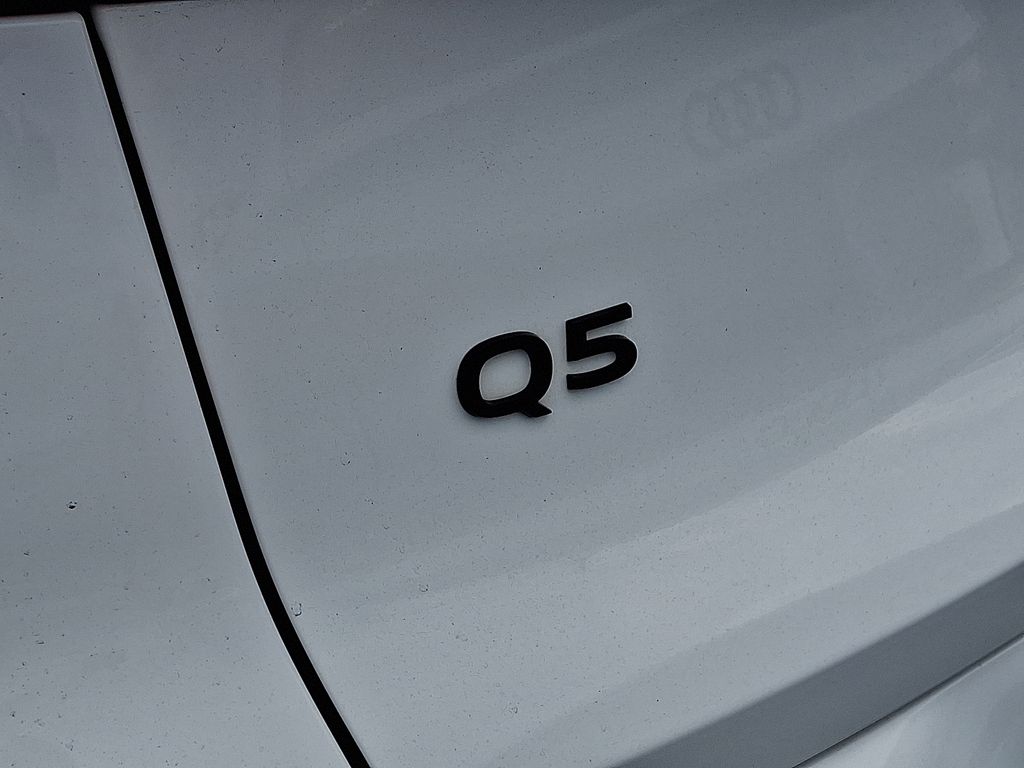 Thumbnail: 2025 Audi Q5 - 4