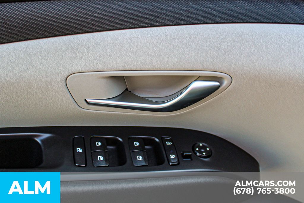 Used 2024 Silver Hyundai SEL image 38