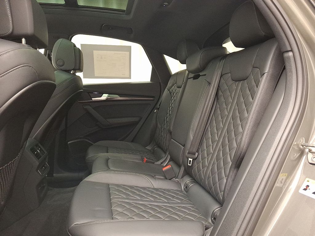 Thumbnail: 2023 Audi SQ5 - 10