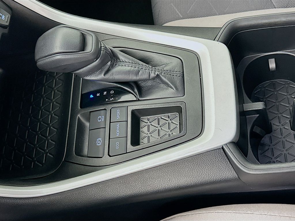 Thumbnail: 2024 Toyota RAV4 - 17