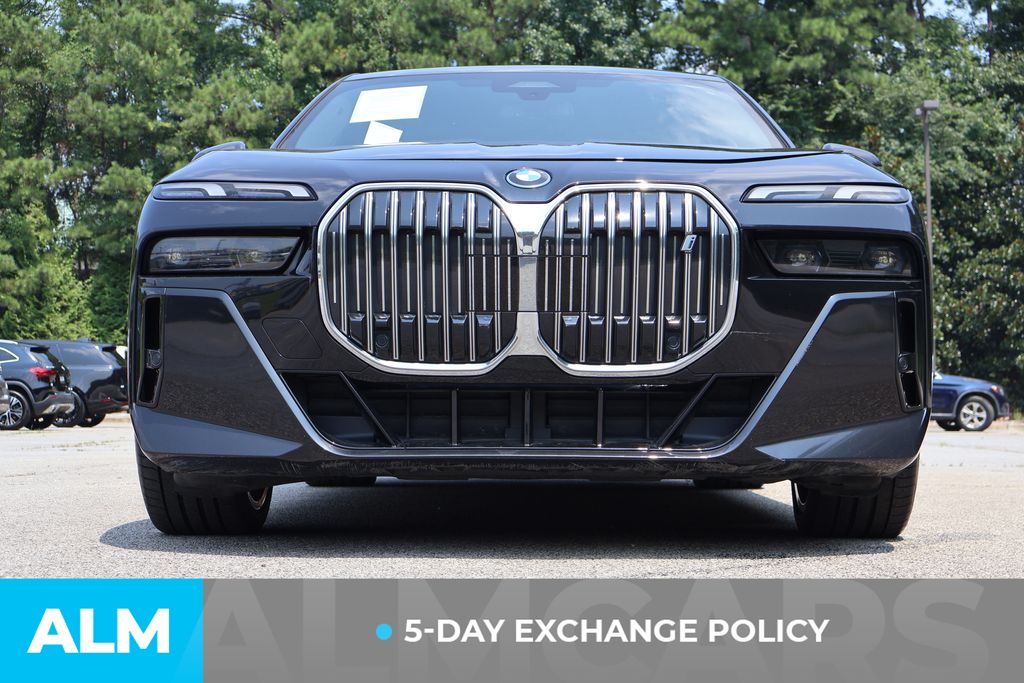 Used 2023 Black BMW xDrive60 image 3