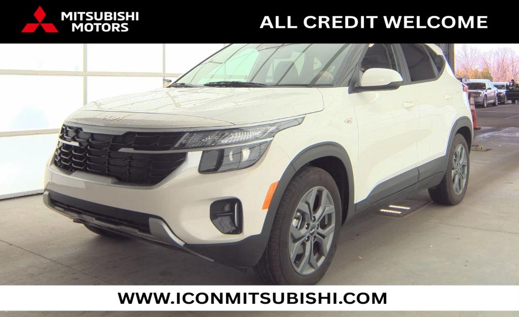 Snow White Pearl 2026 Kia Seltos LX FWD SUV / Crossover Front-Wheel Drive Continuously Variable Transmission