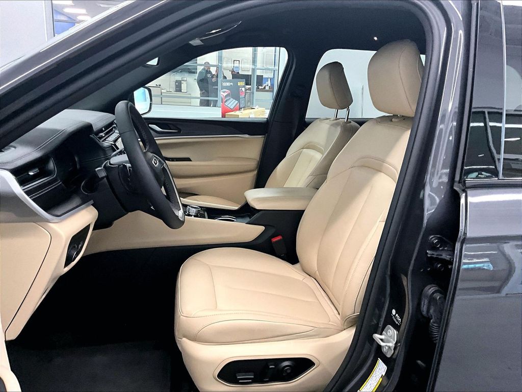 2024 Jeep Grand Cherokee — photo 10