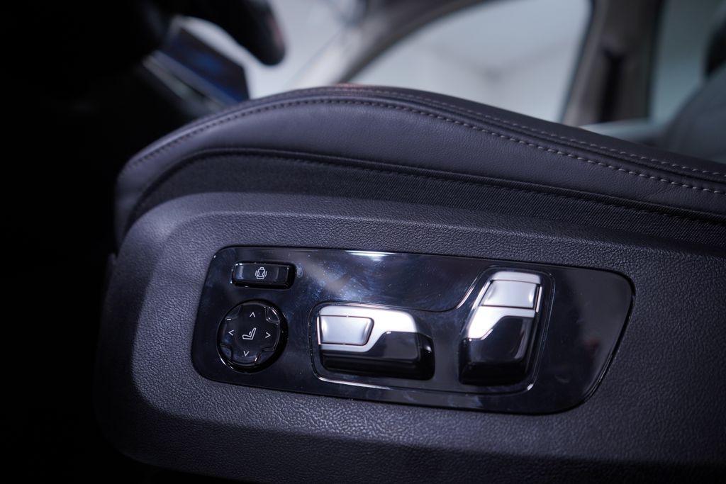 Thumbnail: 2025 BMW X7 - 19