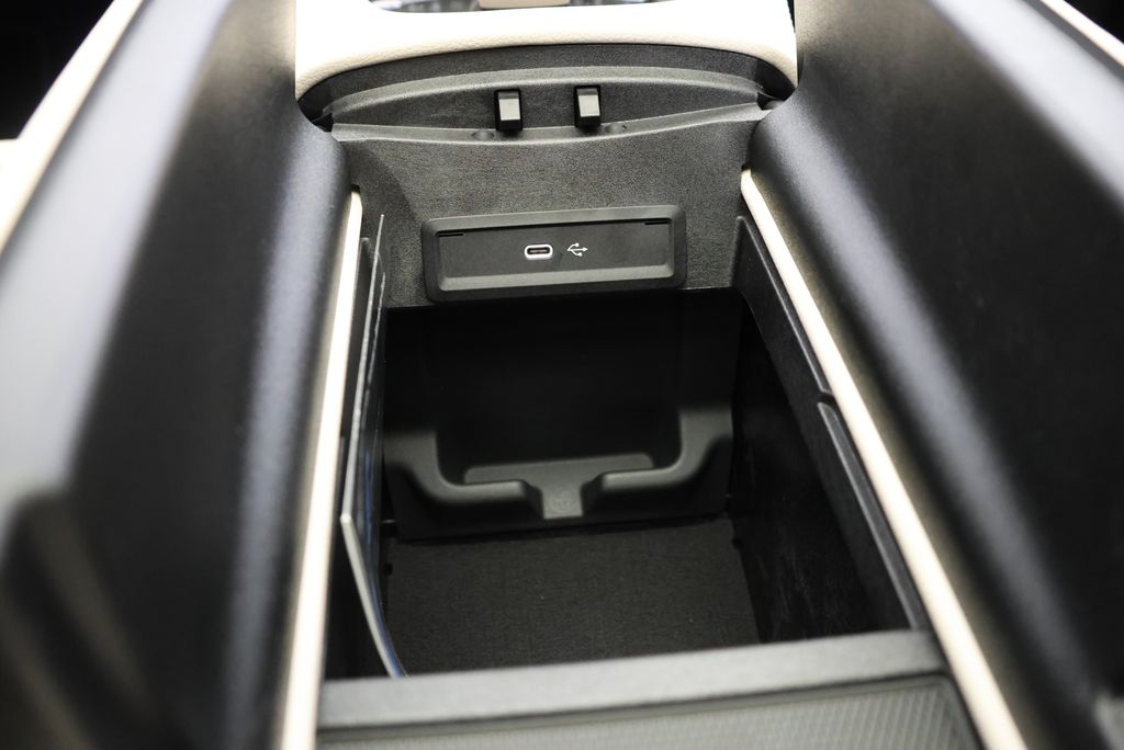 Thumbnail: 2026 Mercedes-Benz GLE - 30